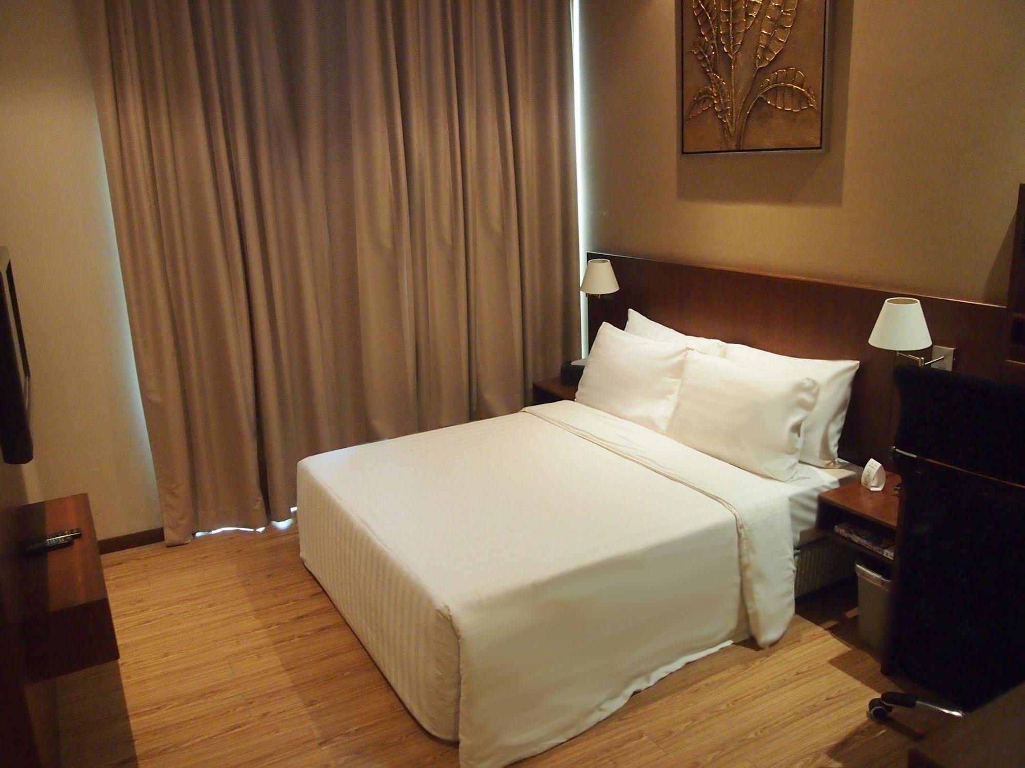 Swiss Hotel Apartment Kuala Belait Екстериор снимка