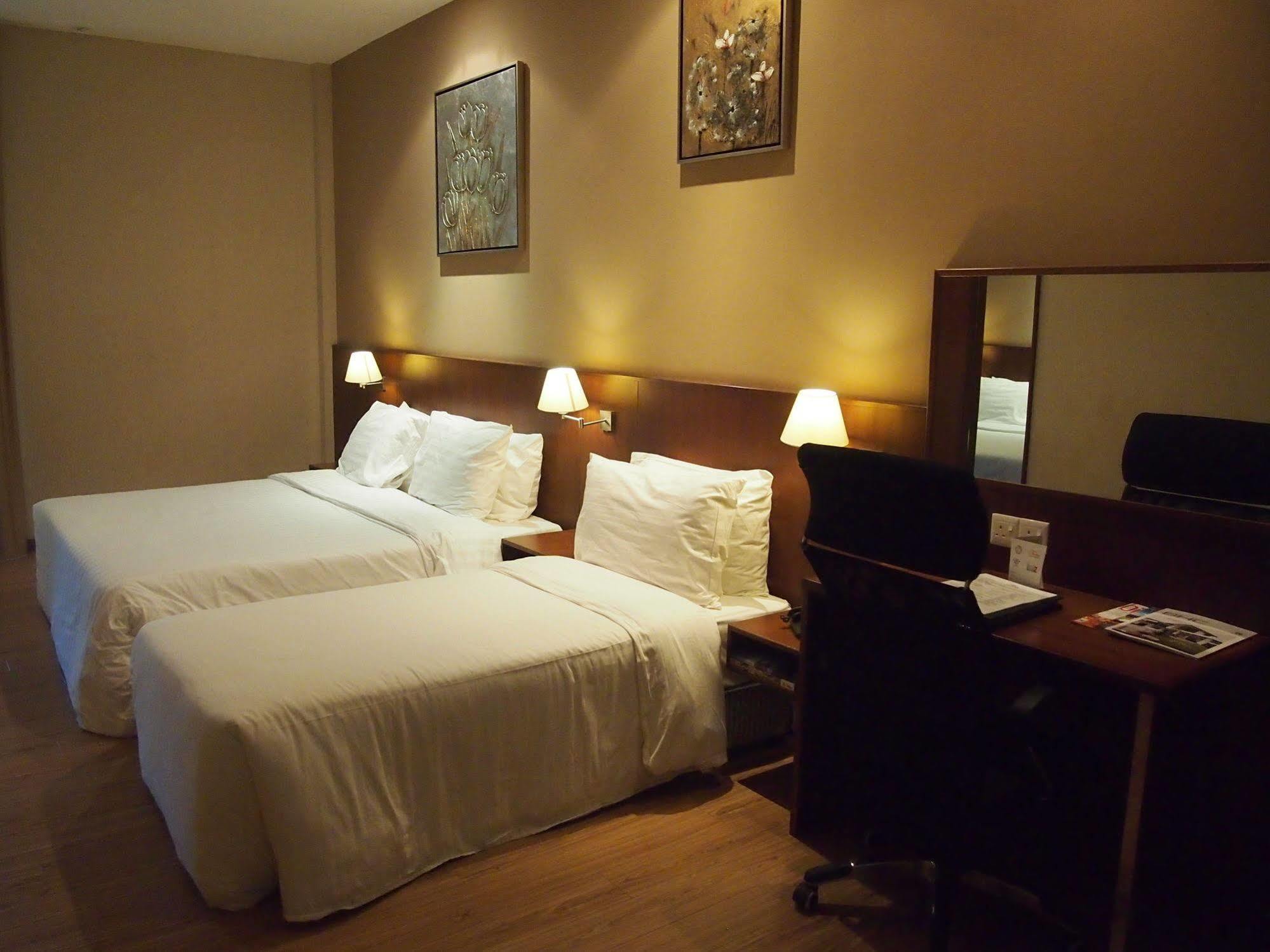 Swiss Hotel Apartment Kuala Belait Екстериор снимка